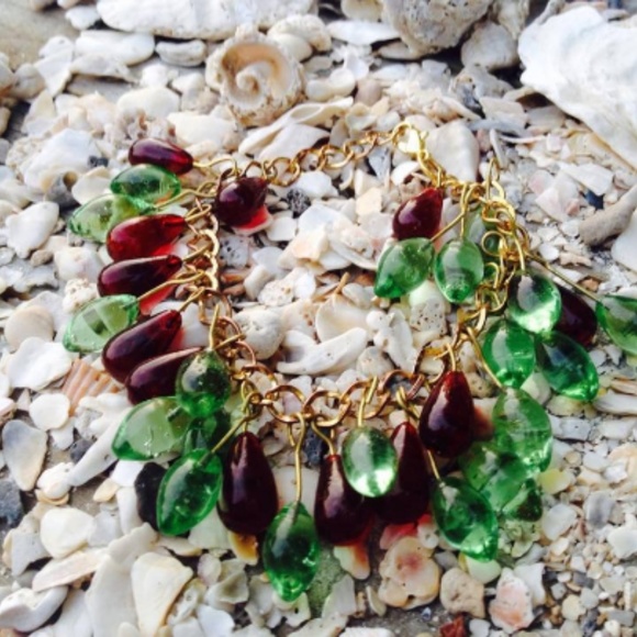 Green and Red Glass Drop Charms Bracelet - Picture 3 of 4